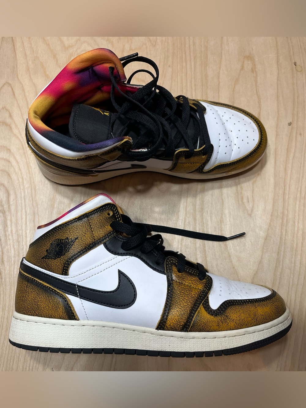 Jordan 1 Mid SE Kids 7Y Black-White-Orange Wear Away (GS)